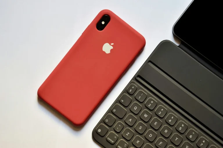 The art of simplicity: How Apple’s communication strategy sells iPhones and iPads?
