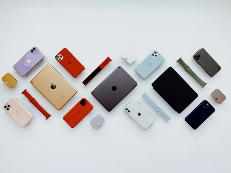 An Apple and Samsung comparison: Is less more effective or more powerful?